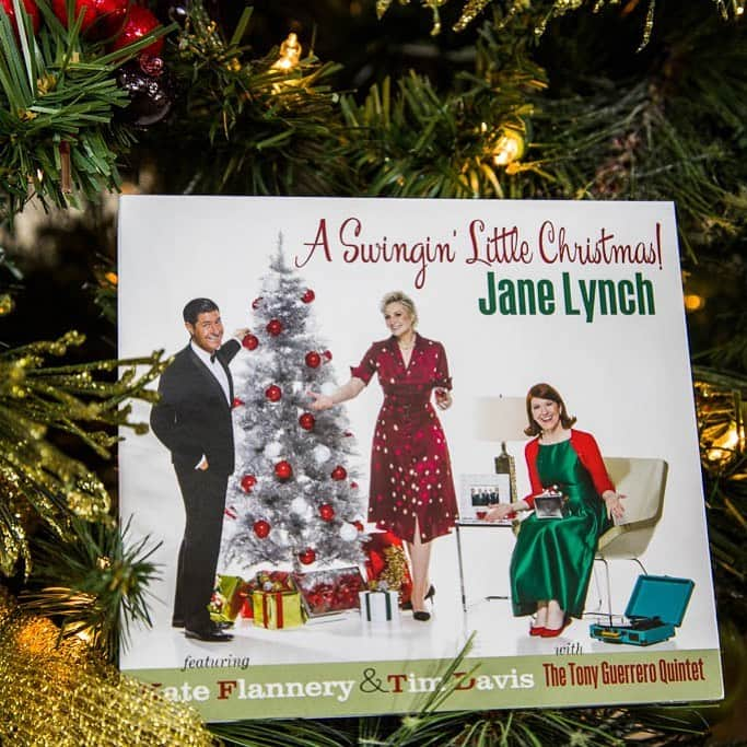 ジェーン・リンチさんのインスタグラム写真 - (ジェーン・リンチInstagram)「We may not be coming to a theater near you but you can certainly enjoy our music from the comforts of your own home. #ASwinginLittleChristmas JaneLynchChristmas.com (also Amazon, iTunes, Spotify) @therealkateflannery @loudmouthmuch」12月14日 6時37分 - janelynchofficial