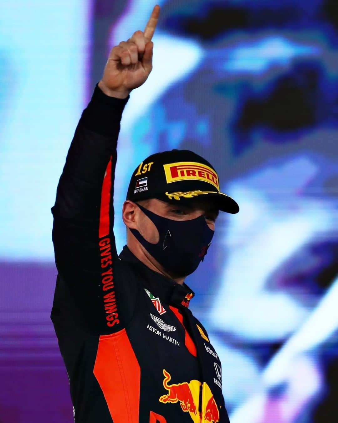 F1さんのインスタグラム写真 - (F1Instagram)「Turning it to the MAX for the final race 👊  A perfect way to sign off 2020 for @maxverstappen1, his second win of the year!  #F1 #Formula1 #Verstappen #RedBull #Motorsport @redbullracing」12月14日 6時45分 - f1