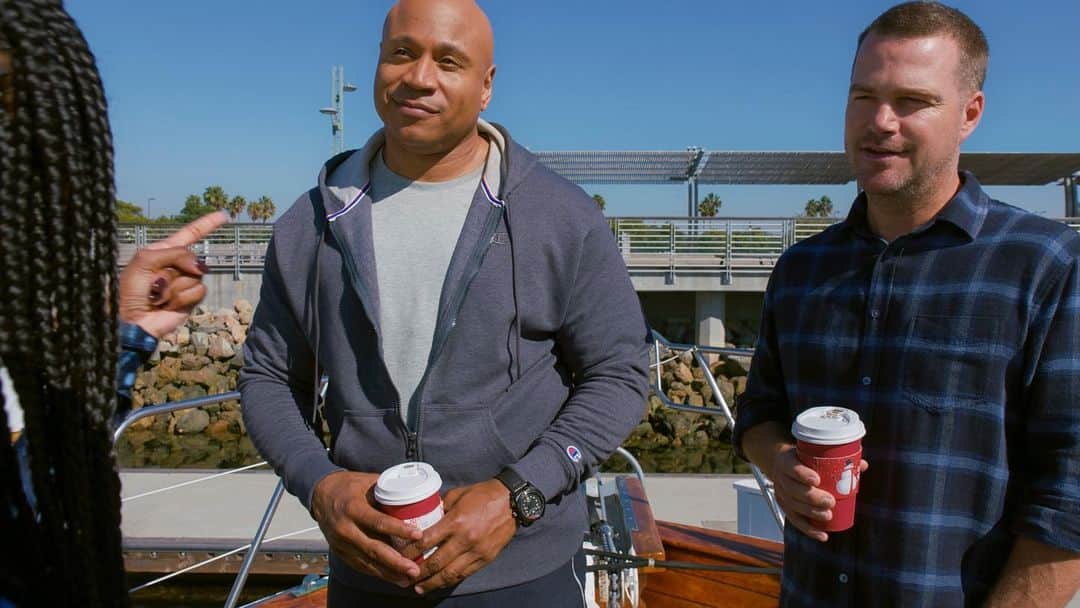 NCIS:LA 〜極秘潜入捜査班のインスタグラム：「Please caption this photo, note the holiday coffee cups ❄️ #NCISLA」