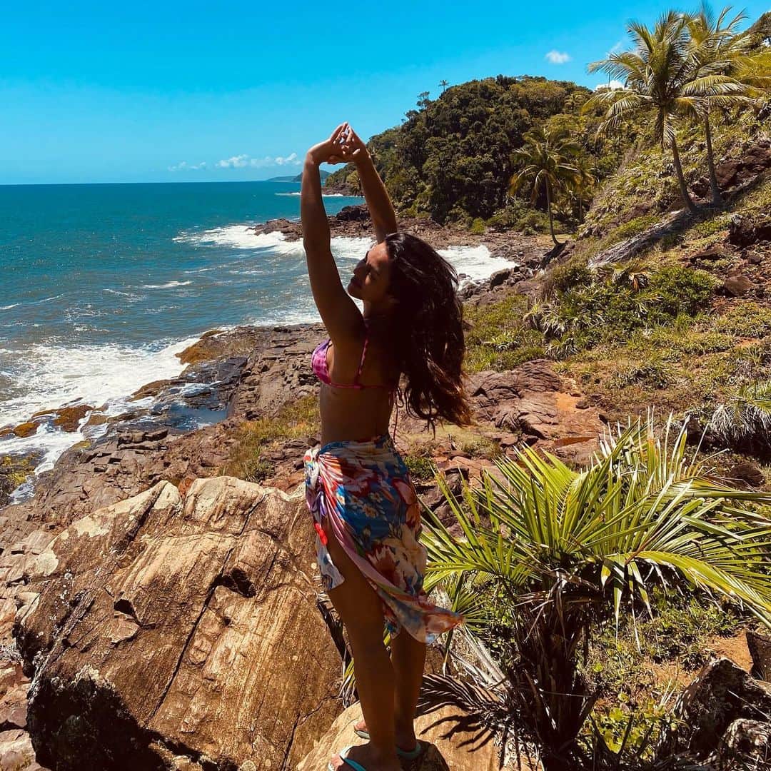 Yanna Lavigne 稲垣アンのインスタグラム：「Sobe, vem de carona, mas não estranhe se eu te soltar 💛」