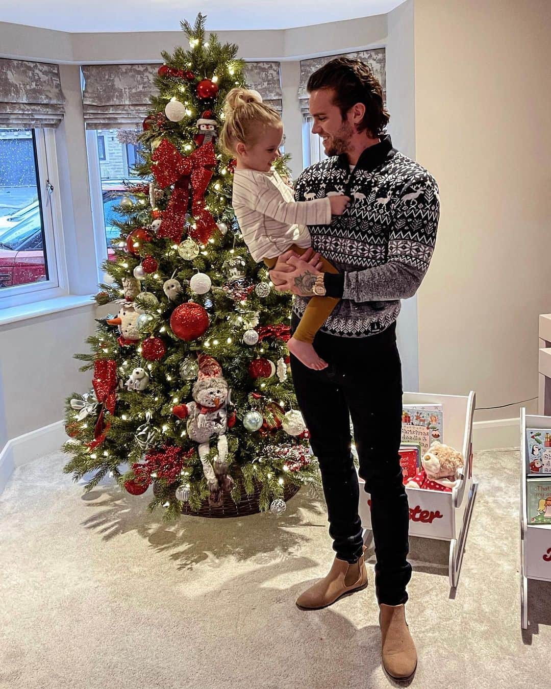 GazGShoreさんのインスタグラム写真 - (GazGShoreInstagram)「Thank you for making Xmas magical again little man 💙 can’t wait to see your face when Santa has been 😘」12月14日 6時47分 - gazbeadle