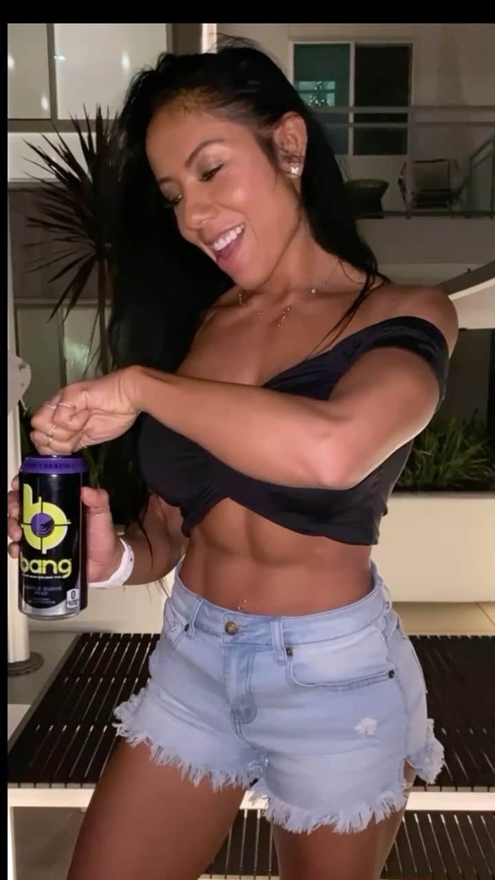 Eri Antonのインスタグラム：「Dancing the night away with my favorite drink @bangenergy 💃 ⁣ ⁣ Stock up on all your favorite products at⁣ www.bangenergy.com⁣ and use ERI25 for a 25% discount⁣ ⁣ Follow the inventor:  @bangenergy.ceo 😎⁣ ⁣ #Bangenergy #energydrink #energy #drink⁣」