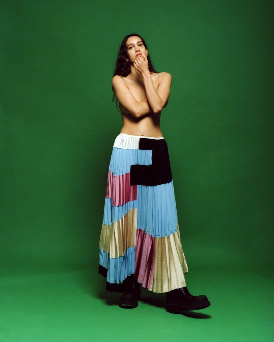 エルエヌシーシーのインスタグラム：「Rediscover the hidden beauty of Francesco Risso’s early Marni treasure hunt with ARCHIVE 07.  An exclusive selection of SS18 archival showpieces from Marni's creative director Francesco Risso’s second women’s catwalk presentation, available for a limited time only. @marni @Ottilielandmark @zarinashukri #LNCCARCHIVE」