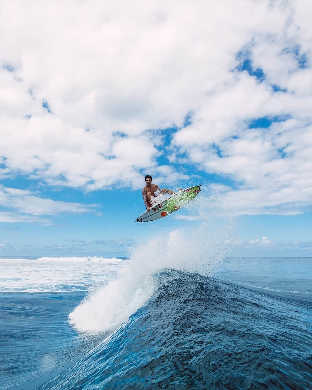 Rip Curl Australiaさんのインスタグラム写真 - (Rip Curl AustraliaInstagram)「At least 3 seconds of airtime, surely.⁠ ⁠ @gabrielmedina takes flight in Mirage, the ultimate stretch boardshorts, #MadeForWaves.」12月14日 7時01分 - ripcurl_aus