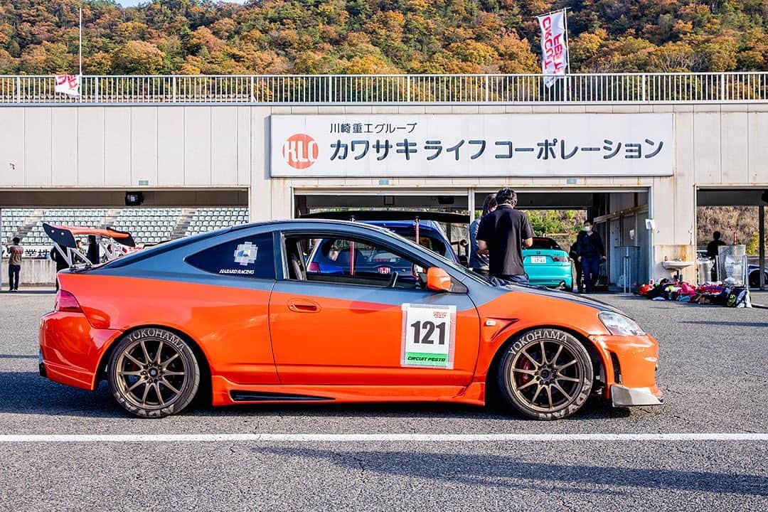 のインスタグラム：「_ HAZARD RACING Honda DC5 INTEGRA Type R _ Shot on Nov-15 2020 "Circuit Festa" "HONDA ONE MAKE RACE" organized by @aslan_inc_japan at Central Circuit. _ owner: Account unknown photo: @mistbahn _ _ JP) 2020年11月15日のセントラルサーキットで開催された「サーキットフェスタ」内の、アスランさん( @aslan_inc_japan )主催の「ホンダ・ワンメイク・レース」で撮影。 _ _ #circuitfesta #サーキットフェスタ #hondaonemakerace #centralcircuit #セントラルサーキット #hazardracing #ハザードレーシング #hondaintegra #integra #hondaintegratyper #rsx #acurarsx #dc5 #itr #インテグラ #ホンダインテグラ #k20a #k20 #kseries #kanjo #kanjoracer #kanjozoku #kanjostyle #timeattack #timeattackjapan #hondasontrack #advan #rays #ce28」