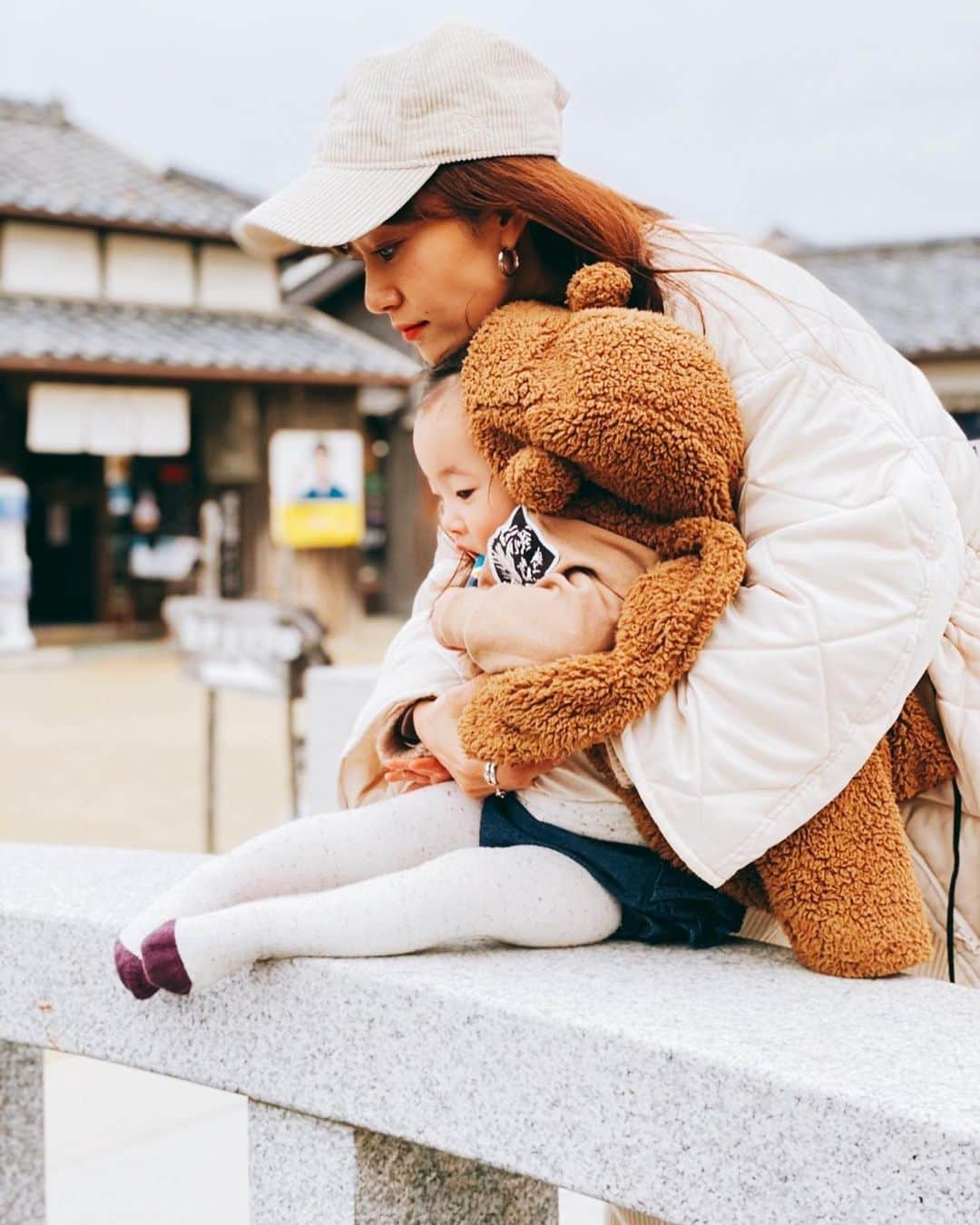 菊井彰子さんのインスタグラム写真 - (菊井彰子Instagram)「【小豆島　二十四の瞳映画村】 小さい時から映画村とか他の世界に迷い込んだような空間が大好きだったなー❤︎大人になった今でもタイムスリップしたみたいでワクワクする♪ 八日目の蝉ももう一度見たくなった🙌  #小豆島　#小豆島旅行 #二十四の瞳映画村 #香川旅行 #香川県 #香川観光 #うどん県 #うどん県それだけじゃない香川県　#ゴートゥートラベル  #女子旅 　# おやばか部  #1歳 #女の子ベビー #女の子コーデ  #女の子のママ #子連れ旅行  #赤ちゃんのいる暮らし #子連れ旅行  #ベビーグラム  #赤ちゃんとママ 　#成長記録　#育児記録　 #コドモノ  #ベビライフ　 #ベビメモリ  #ベビスタグラム #ママカメラ #ベビフル　#サンキューグラマー #ままのて @tamahiyoinsta」12月14日 7時11分 - yanakiku_kiku