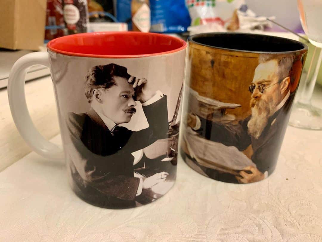 Leiki Uedaのインスタグラム：「I hand-made those cups of my two favorite Russian composers :D」