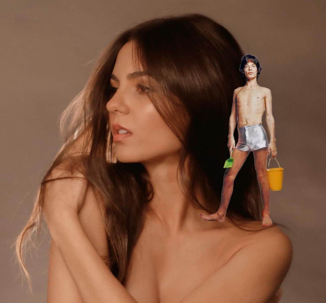 ヴィクトリア・ジャスティスのインスタグラム：「Mick on Vic 🤘🏼 #MyElf  Also... have you heard my new song #TreatMyself yet? Link in bio 🤍」