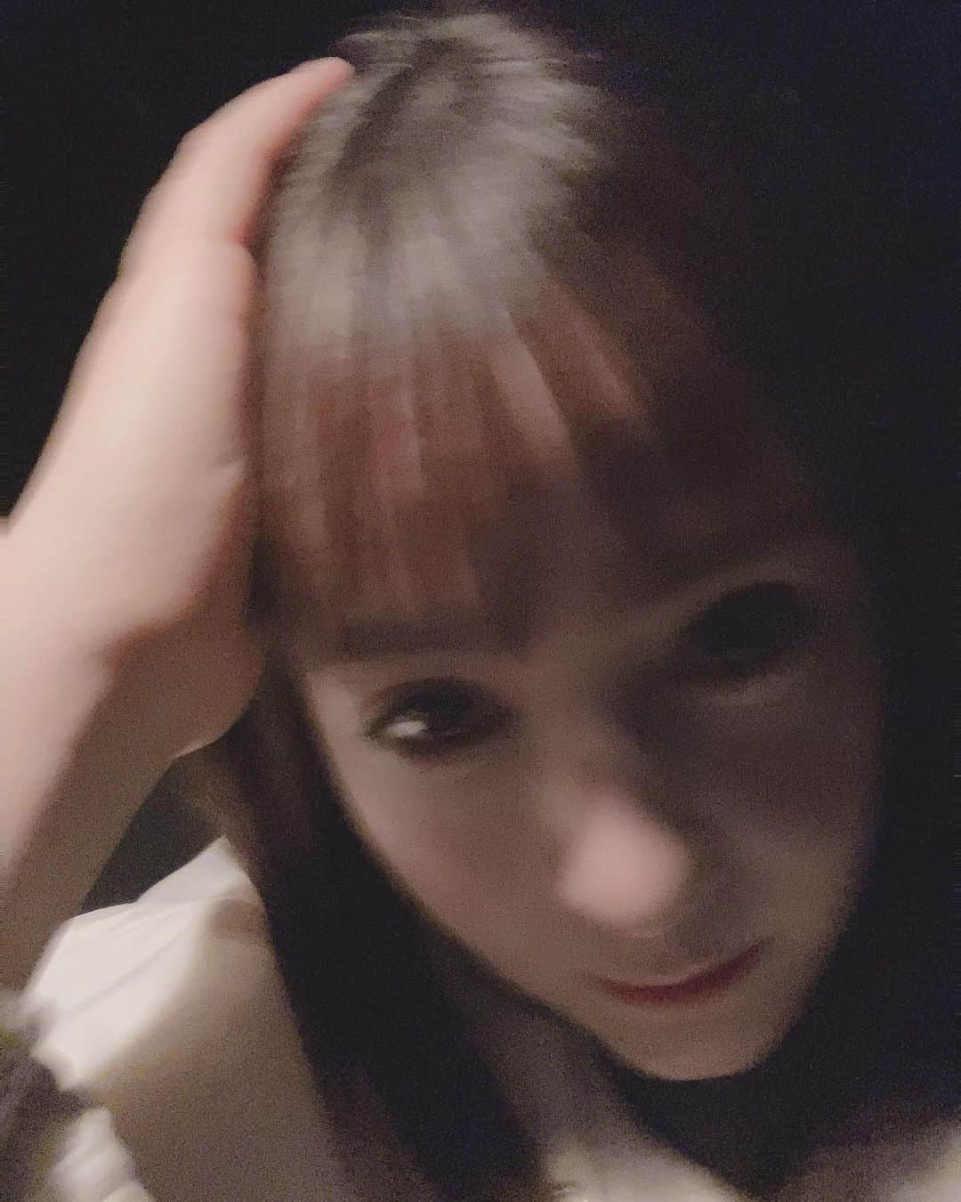 トリンドル玲奈さんのインスタグラム写真 - (トリンドル玲奈Instagram)「前髪切りました❣️  でも今日は朝が早すぎてまだちゃんと起きてなかったのか、 写真がブレブレ。😂☺️   また載せます☺️  皆さん今日もいい日を♡」12月14日 7時38分 - toritori0123