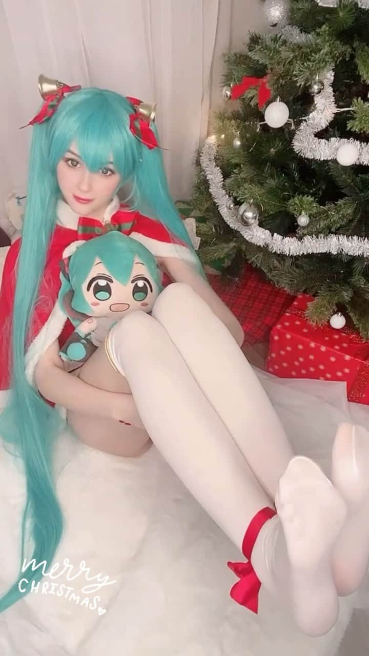 Hirari Ann（ヒラリー アン）のインスタグラム：「Mikumiku Christmas 🎄」