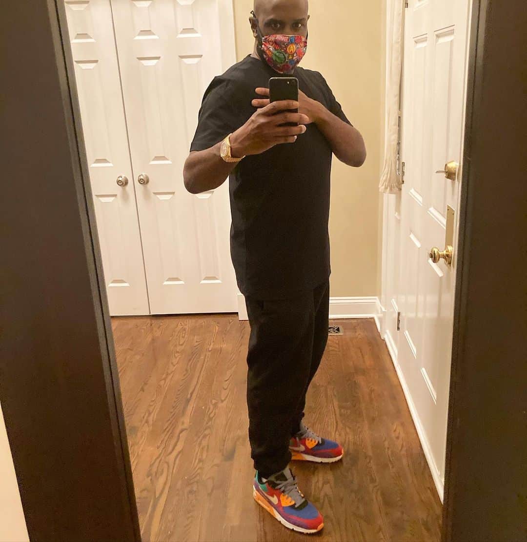 ファンクマスター・フレックスのインスタグラム：「FIRST PHOTO! I’m still swollen! 2weeks In! In another 2 months I will have better results! We/Maria are going to continue our @40dayreset I have a new trainer now:  @teamtoosweet (I know his name is bananas 😂) Did diets to get here but I will work to keep it off! @elitebodysculpture x @drtonyperkins x @brittaninicholetucker !!!! Thank u Maria for being so supportive!!! I am happy with the beginning results!!! EVERYONE FEEL FREE TO @ ME SO WE CAN DISCUSS? ANYONE ELSE DEALING WITH WEIGHT ISSUES OR TRIUMPHS?  From the desk of FunkFlex   Newest Member of the Lypo Club Lugz Shoe Legend」