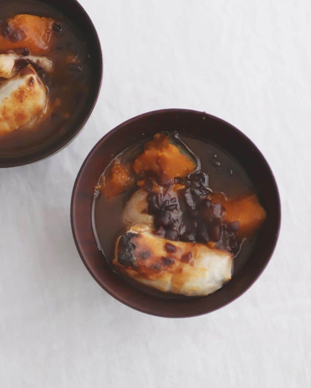 のインスタグラム：「Zenzai . 朝食にぜんざい、 かぼちゃ入りで。 . ちなみに冬至は 来週の月曜です。 . . #甘党 #かぼちゃぜんざい #ぜんざい #南瓜 #かぼちゃ #ほっこり #冬至 #冬至かぼちゃ #冬至ごはん #毎年かかさず #zenzai」