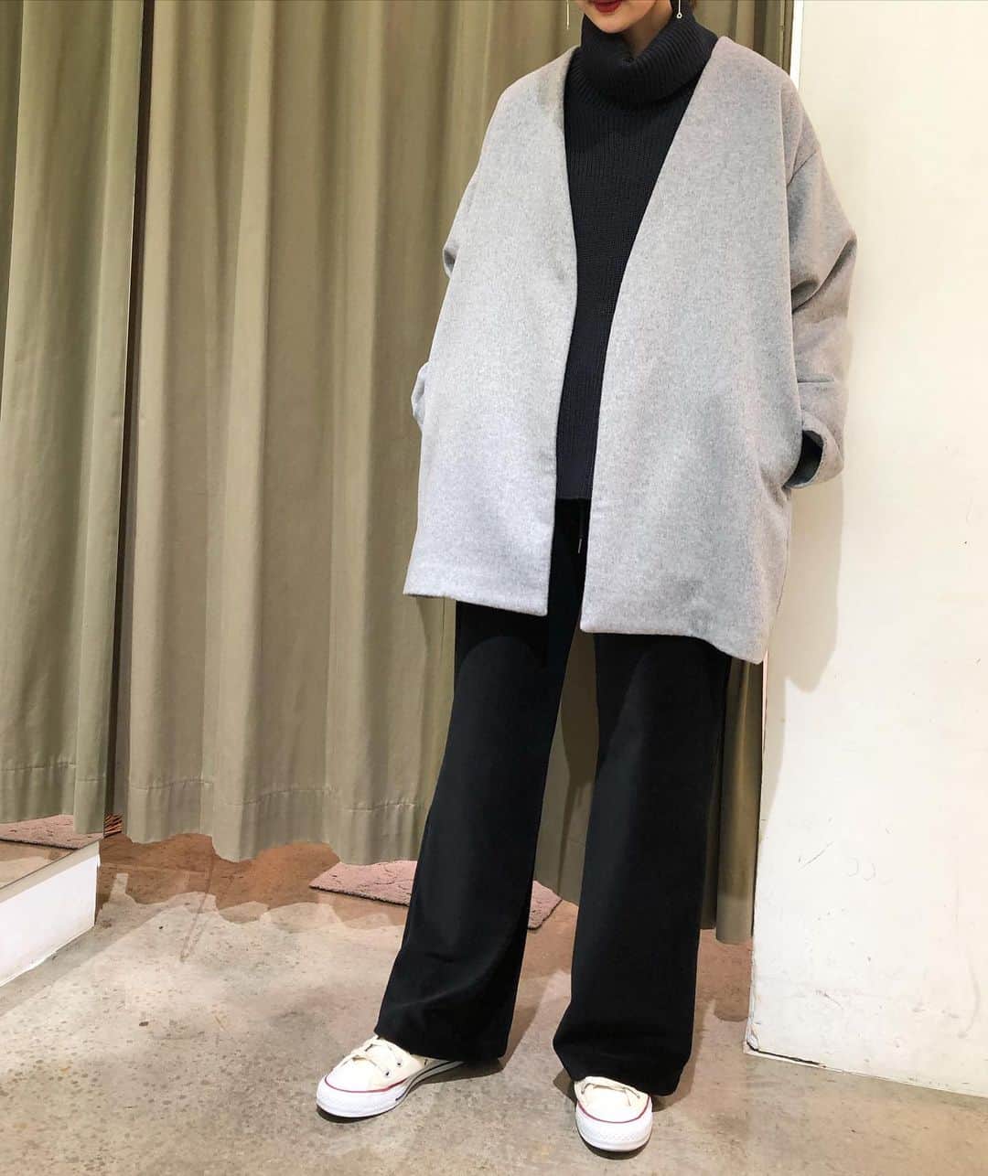 GATHER yamatoさんのインスタグラム写真 - (GATHER yamatoInstagram)「前ポストと 色を替えただけ。 いつものアイテムで ワンツーコーデ。 オフタートルニット コーデュロイのイージーパンツ ビッグシルエットの襟なしアウター。  シンプルだけど 選ぶもので こんなに感度よく。 細身を選ばないことが 今年っぽさの秘訣。 ______________________ オフタートルニット 9900円 コート 17600円 #donamarie  全て税込み コーデュロイパンツ #munich  * 会員様は会員価格になります！ #まめっちカジュアル #まめっちコーディネート  #winterfashion」12月14日 8時20分 - gather_select