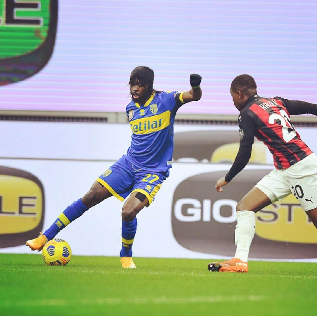ジェルヴィーニョのインスタグラム：「Great team work !!! #ForzaParma  Milan vs Parma ______________________________________ @parmacalcio1913 💛💙 @andreacantini.photos 📸 ________________________________________   #seriea  #italia  #gameday  #parma  #milano」