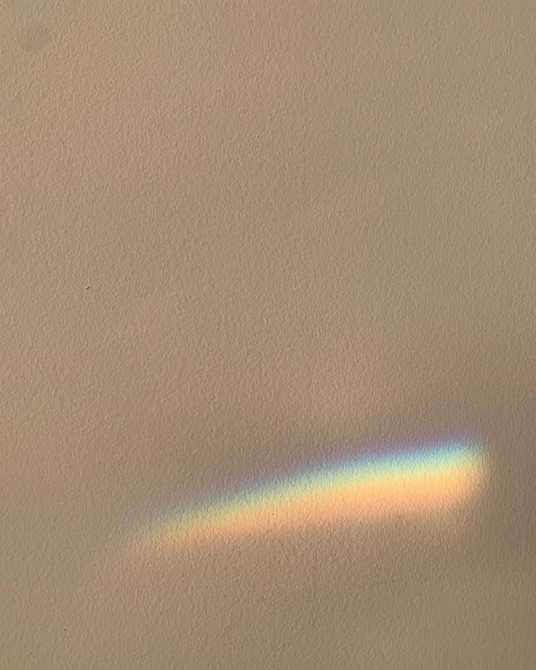 花盛友里のインスタグラム：「🌈🏠」