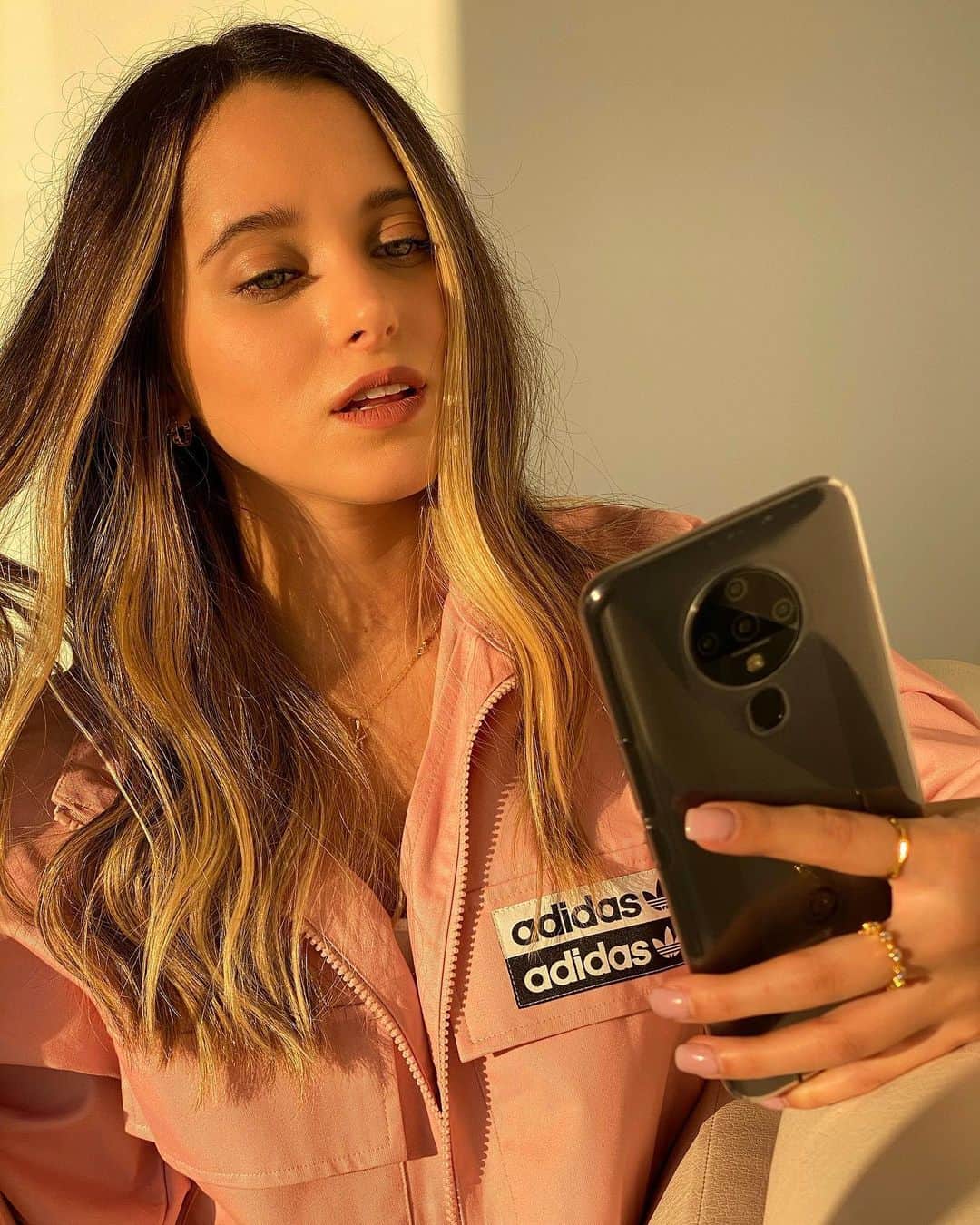 ミッチェル・オルベラのインスタグラム：「Golden Hour ✨ @tecnomobilecolombia #Spark6」