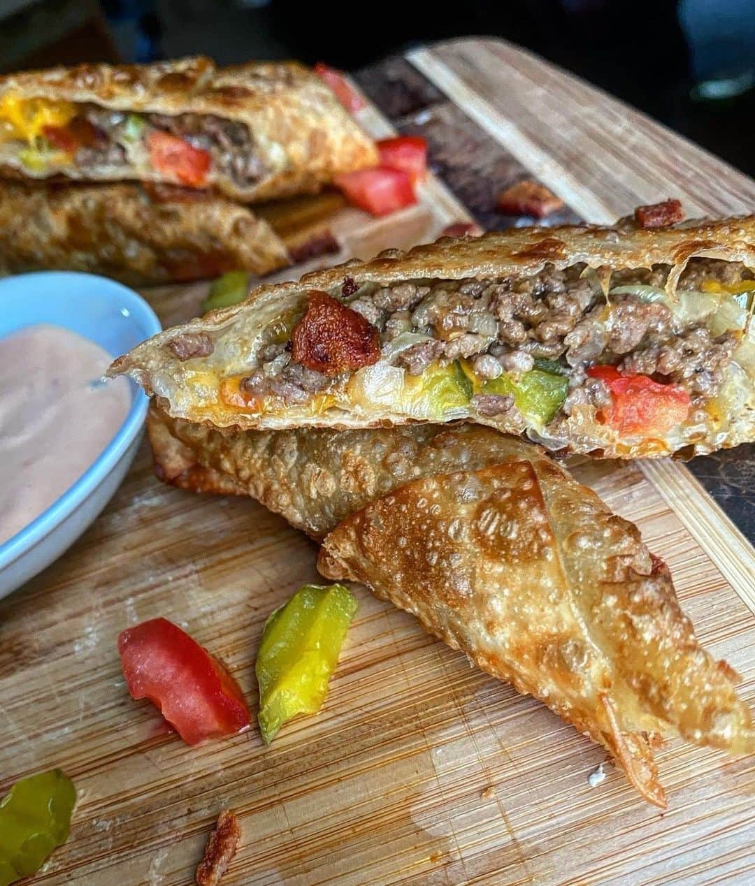 Flavorgod Seasoningsさんのインスタグラム写真 - (Flavorgod SeasoningsInstagram)「BACON CHEESEBURGER SPRING ROLLS 🥓🍔🥟 by customer @platesbykandt seasoned with @flavorgod everything & ranch seasonings 🔥⁠ -⁠ Add delicious flavors to your meals!⬇️⁠ Click link in the bio -> @flavorgod  www.flavorgod.com⁠ -⁠ These are filled with seasoned ground beef, diced tomatoes, shredded cabbage, onions, dill pickles, cheddar cheese, and bacon. As you can see, ketchup and burger sauce for dipping 😋🔥⁠ ⁠ Follow @platesbykandt for this out of the ordinary cheeseburger recipe!⁠ ⁠ Made by: Kody⁠ Key ingredients 👇🏽⁠ • @mtolivepickles dill pickles are a must 💯⁠ • @flavorgod everything & ranch seasonings 🔥⁠ • @nasoya eggroll wrappers⁠ • @krogerco ground beef & fresh produce⁠ • @murrayscheese mild cheddar cheese 🧀 👌🏽⁠ -⁠ Flavor God Seasonings are:⁠ 💥 Zero Calories per Serving ⁠ 🙌 0 Sugar per Serving⁠ 🔥 #KETO & #PALEO Friendly⁠ 🌱 GLUTEN FREE & #KOSHER⁠ ☀️ VEGAN-FRIENDLY ⁠ 🌊 Low salt⁠ ⚡️ NO MSG⁠ 🚫 NO SOY⁠ 🥛 DAIRY FREE *except Ranch ⁠ 🌿 All Natural & Made Fresh⁠ ⏰ Shelf life is 24 months⁠」12月14日 9時01分 - flavorgod