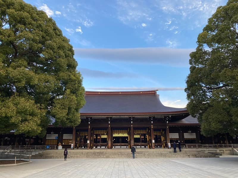 市川海老蔵 （11代目）さんのインスタグラム写真 - (市川海老蔵 （11代目）Instagram)「Shall I visit the shrine  Today after this I’ve got a meeting at a place ahead of here,  it may be perfect timing if I walk through?  On I go💕 * 参拝いこかな  今日はこの後 この先で 打ち合わせ、  歩いて抜けて 丁度ピッタリかな？  テクテク💕  #市川海老蔵 #海老蔵 #成田屋 #歌舞伎  #和 #日本文化 #ABKAI #ABMORI #ebizoichikawa #ebizo #kabuki #kabukiza #thunderparty #ebizotv #theater #theaterarts #actor #japan #classic  #kabukiactor」12月14日 9時02分 - ebizoichikawa.ebizoichikawa