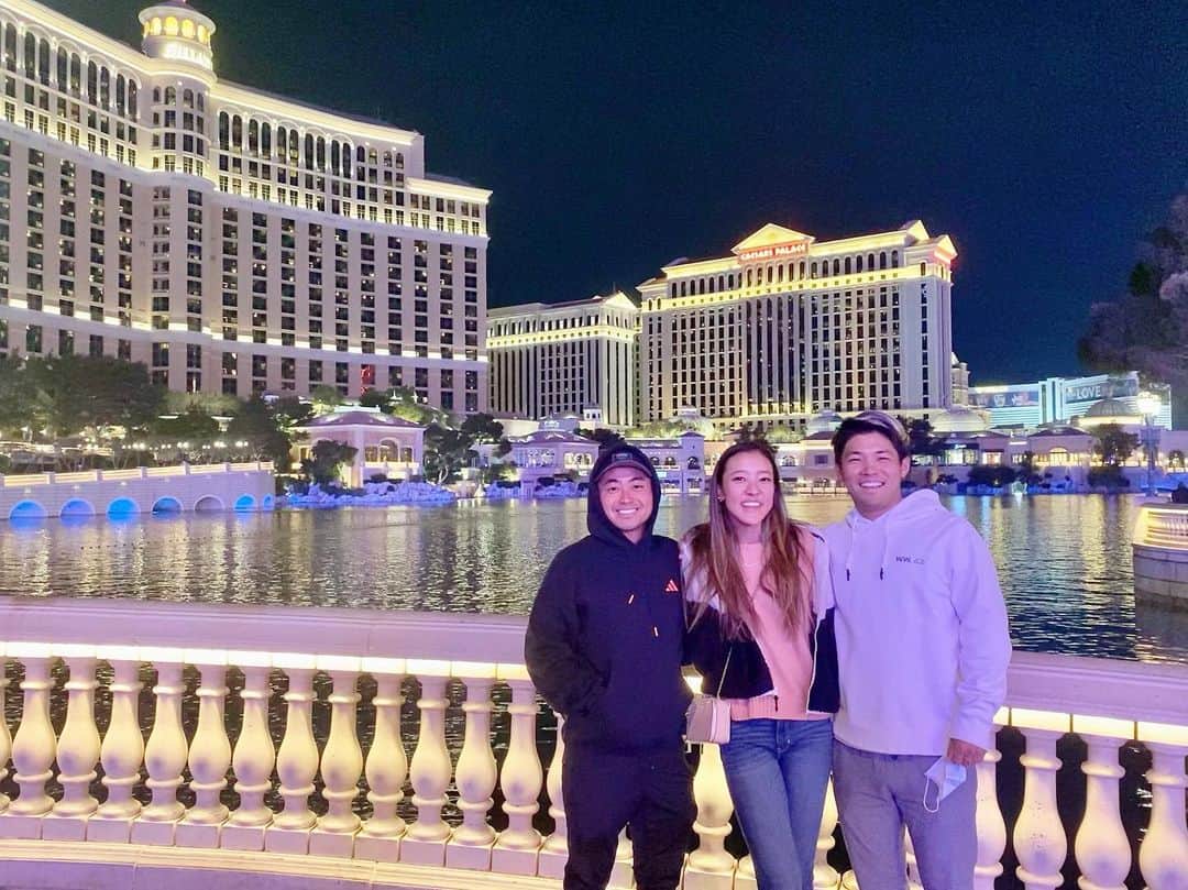 エイミー・コガのインスタグラム：「Vegas trip☑️ thank you Johnny and his roommates and friends for taking care of me!🧡 #lasvegas #wentosee1bestfriend #leftwith10bestfriends #chipotle ラスベガスのがしゅくがおわりました😆 コーンフェリーやPGAのプロのともだちのみんなでいっぱいれんしゅうしました✨ つぎはハワイでがんばってきます💪🧡」