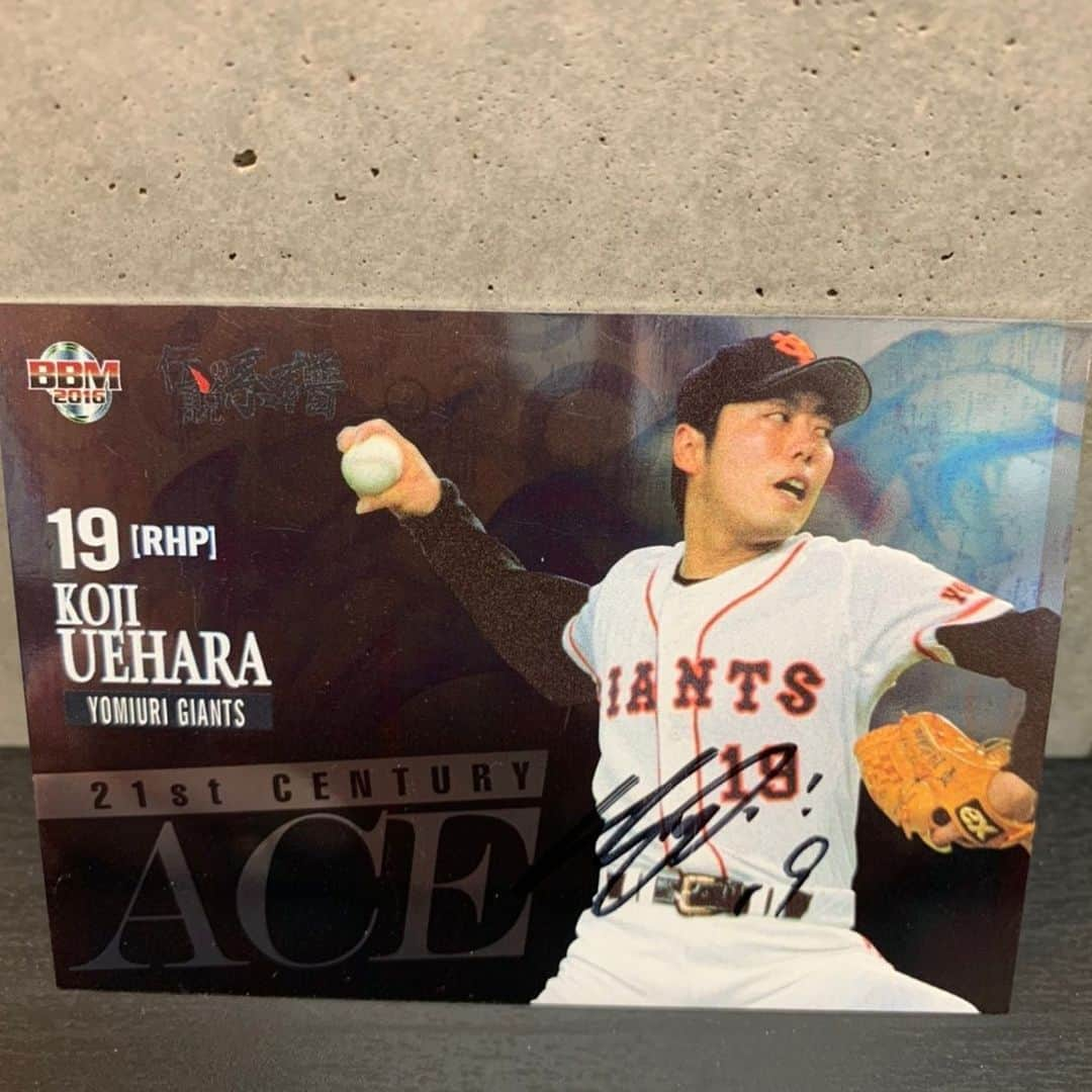 上原浩治さんのインスタグラム写真 - (上原浩治Instagram)「野球カードシリーズ⚾️ 「コウジカード１４」🥸 お〜、ザナックスを使ってるから、２年目、３年目ぐらいの写真やね🤓  #巨人　#ジャイアンツ　#19 #ザナックス  @koji19uehara   #上原浩治の雑談魂の登録を  #Twitter #TeamUehara‬⁩のフォローを http://www.koji-uehara.net」12月14日 9時27分 - koji19uehara