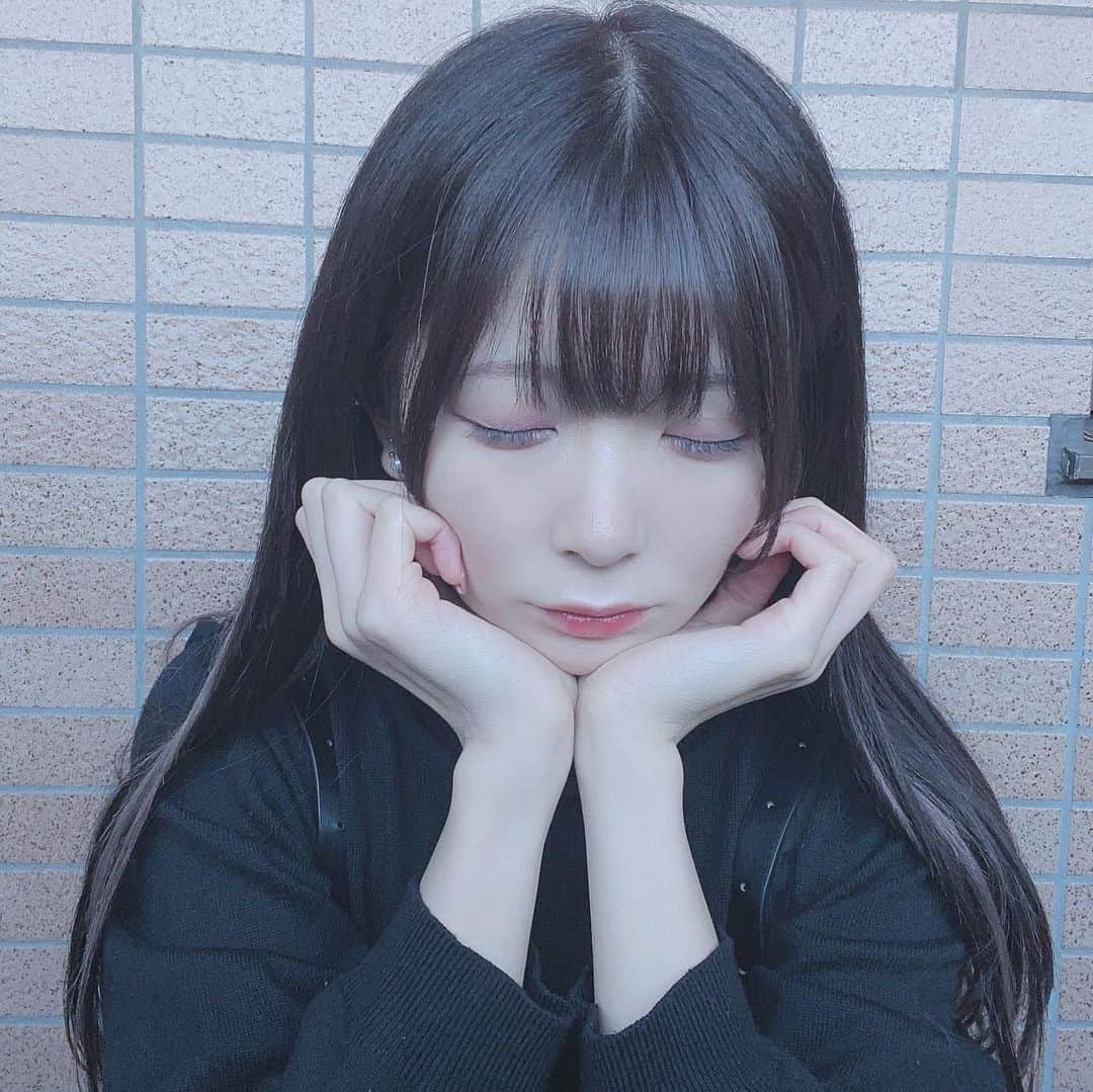 パン・ルナリーフィのインスタグラム：「靴下伝線しとるが今日のようふく」