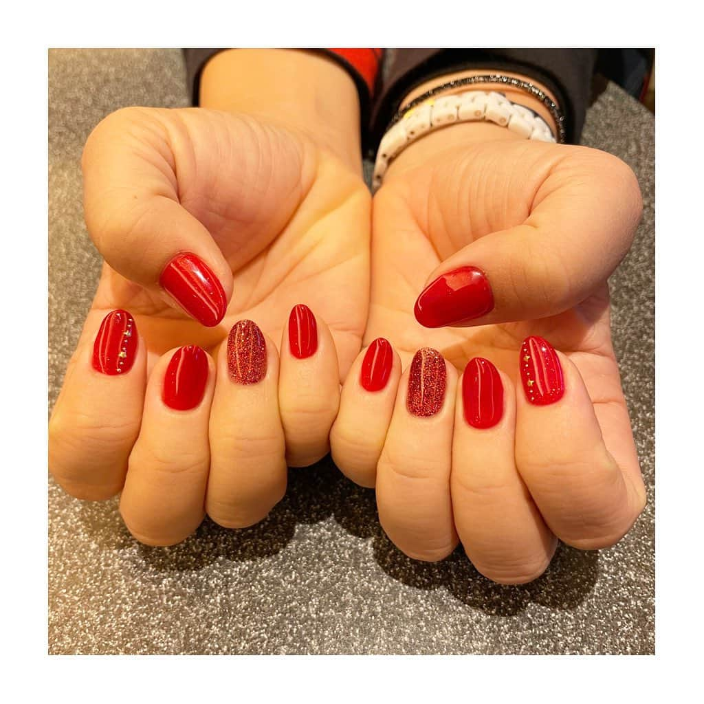 宮里美香さんのインスタグラム写真 - (宮里美香Instagram)「*** Nails💅 ここ最近のネイル❤️🧡💛💖 . 毎月の楽しみ🎶 ネイルをするとテンション上がる〜 試合の時はオレンジネイルが多いです🍊 . 皆さんはどのデザインネイルが好きですかー？🥰 . #nails  #ネイル #最近のネイル  #明るい色が好き  #星好き」12月14日 9時44分 - mikamiyazato_official