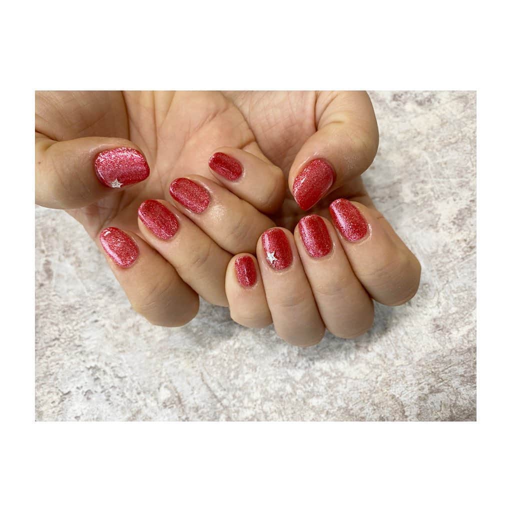 宮里美香のインスタグラム：「*** Nails💅 ここ最近のネイル❤️🧡💛💖 . 毎月の楽しみ🎶 ネイルをするとテンション上がる〜 試合の時はオレンジネイルが多いです🍊 . 皆さんはどのデザインネイルが好きですかー？🥰 . #nails  #ネイル #最近のネイル  #明るい色が好き  #星好き」