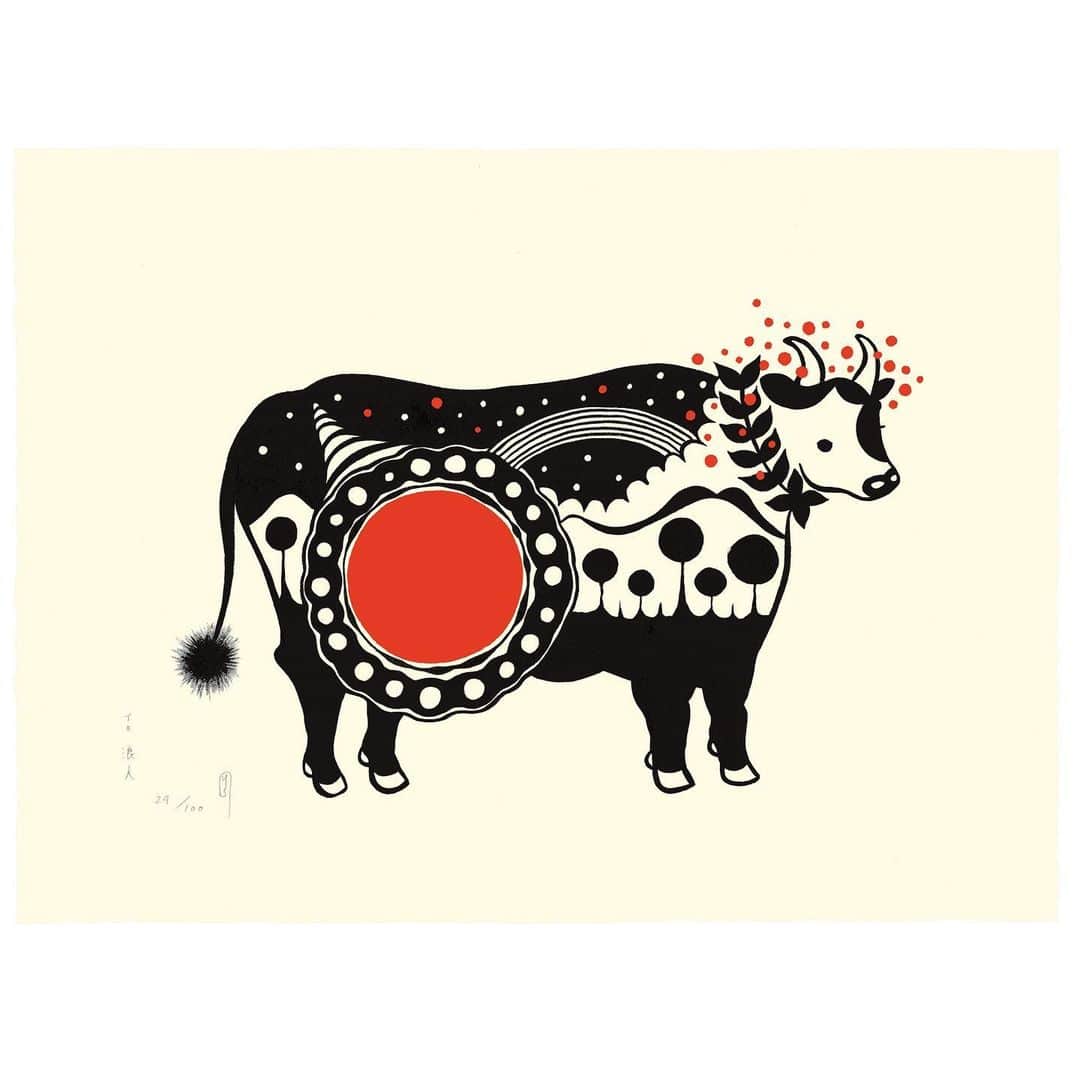 下條ユリさんのインスタグラム写真 - (下條ユリInstagram)「📢Attention Moooo🔊 #YearOfTheOX2021 🐄Print    🖤Holy Mama Cow Takes Us Over the Rainbow🧡 Prints are in the oven, will be available very soon !  For the last eight years #YuriShimojo_zodiacs  prints have been self published in my signature #SUMIandSHU style ( black and cinnabar ink) to celebrate the New Year.  Contact me at yuri@yurishimojo.com to get your 2021 Holy Mama Cow to save your soul !   🖤$150 🧡Limited Edition of 100 🖤8.5  X 11 inches （21.5 X 28 cm) 🧡Hand pulled Silkscreen Print on Hand deckled Torinoko Washi Japanese paper by the master printmaker #KeigoPrints @keigotakahaaashi  NY 🖤Signed and numbered by artist  🧡Special personalization available as complimentary gift from me. If you want your loved one’s name written in pencil in English, or in Japanese as it shows in a test print (3rd picture) , just let me know !  Yes, FREE with LOVE. 🖤 FREE USPS Priority Mail shipping to the continental US.  Delivery dates are not guaranteed, but USPS tracking number will be issued.  Please contact me for International shipping.  🧡日本国内のご注文は　@saikocamera のオンラインショップまたは鹿児島の@tsubi_1  へ  🧡🖤 Yuri Shimojo / 下條ユリ  ・ ・ ・  #YearOfTheOX  #Zodiacs #丑年 #2021 #2009 #1997 #1985 #1973  #1961  #1949 #1937 #1925  #1913  #HolyCow   #YuriShimojo_editions  #ScreenPrint #FineArtEditions  #YuriShimojo  #下條ユリ　 #下條ユリ干支画」12月14日 9時41分 - yurishimojo