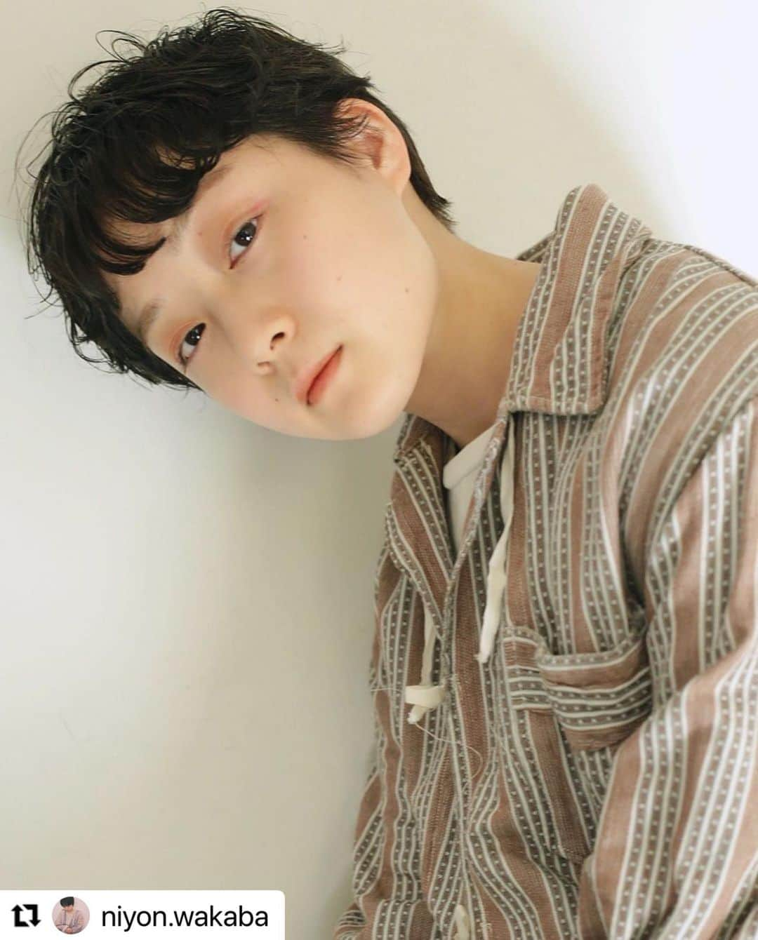 THROW 【スロウ】さんのインスタグラム写真 - (THROW 【スロウ】Instagram)「#Repost @niyon.wakaba with @make_repost ・・・ 📷📷📷  #niyonhair#名古屋#栄#矢場町#名古屋美容院#矢場町美容院#スロウカラー#throwcolor#透け感#抜け感#透明感#艶感#ショート#コンパクトショート#耳掛けショート#パーマ#癖毛風パーマ#ボブ#レイヤーカット#デザインカラー#グラデーション#ハイライト#カーキグレージュ」12月14日 9時47分 - throwcolor