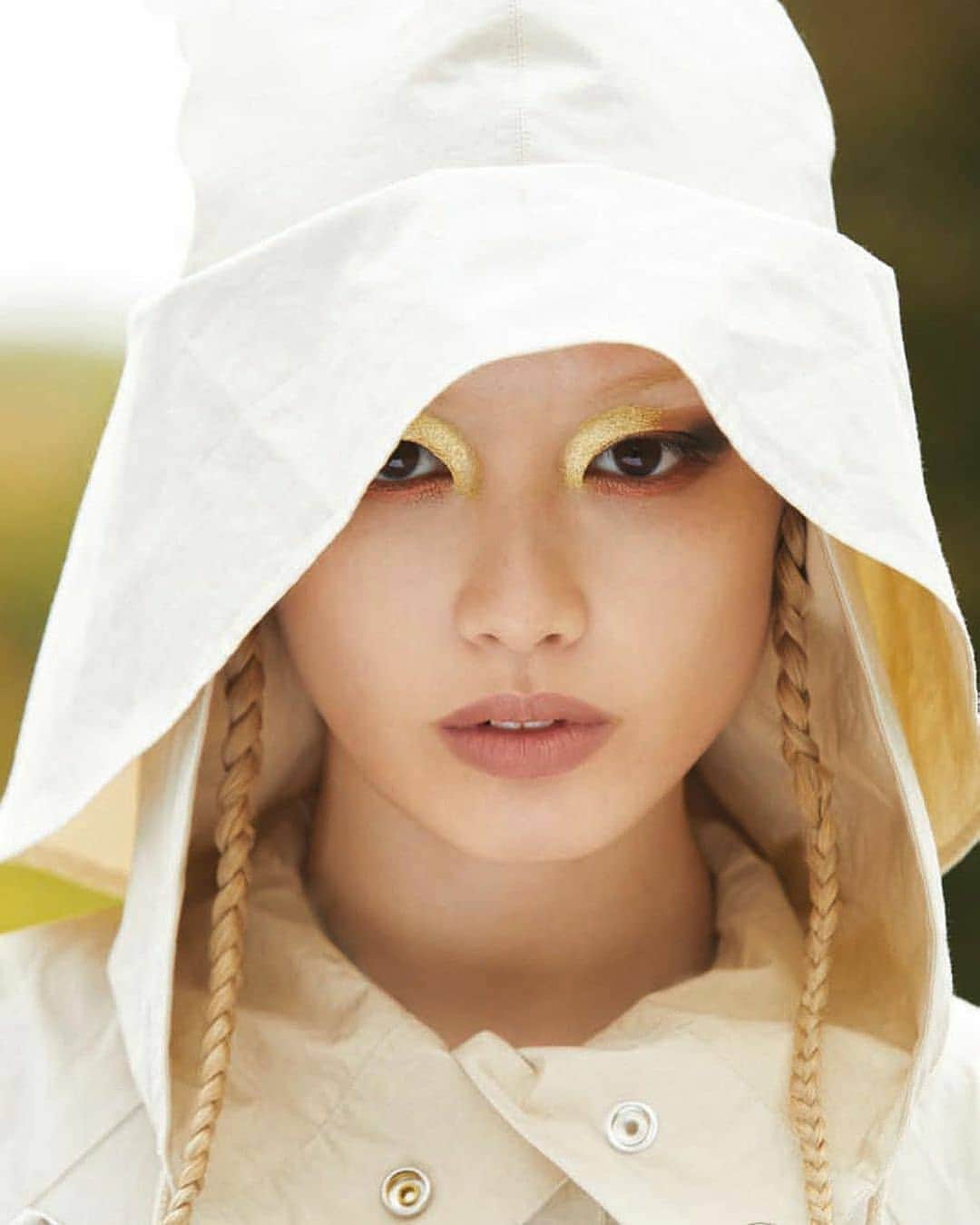 フェルナンダ・リーのインスタグラム：「@VogueChina December 2020 ☺」