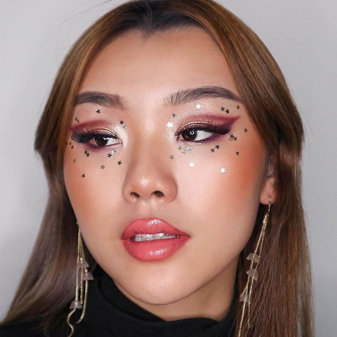 NYX Cosmeticsさんのインスタグラム写真 - (NYX CosmeticsInstagram)「A celestial cutie 💫 @sourandnasty applies our Shaped Glitter in ‘Electro’ to complete this starry-eyed #MOTD ⭐️ • #icedathome #nyxcosmetics #nyxprofessionalmakeup #crueltyfreebeauty」12月14日 10時05分 - nyxcosmetics