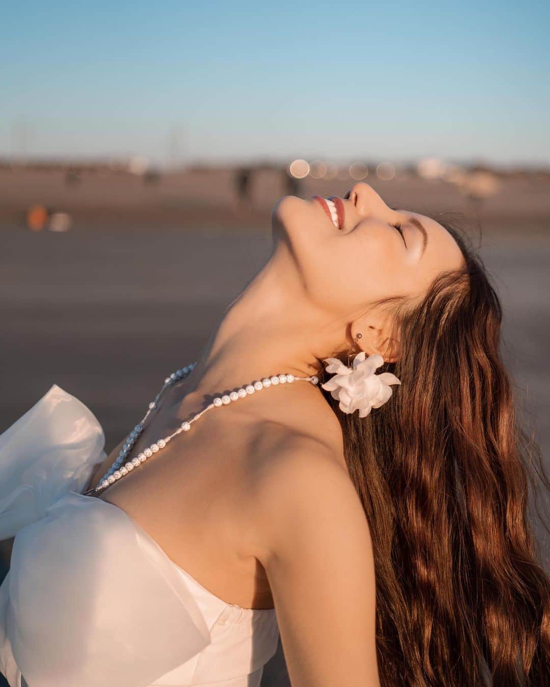 のインスタグラム：「・ ・ ・ 人の目を気にして 生きていく時間と思考が もったいな〜〜〜い🧚‍♀️✨ ・ みんなと同じ地球🌏 にいることは出来ても、 みんなと手を繋ぐことは 無理にしなくていいよね🧚‍♀️ ・ 今日は今から 江ノ島⛩で今年末の ご挨拶／お陰様参り💓🙏 ・ ・ 📸 @xxwaki  🧚‍♀️いつもみんなの笑顔のおかげで #世のため人のため #follow#happy ##スピリチュアル #ヒーリング#music #japan#cute #sexy#love#🇯🇵 #dance #followme #thankyou  #goodtime #enjoy #enjoylife #❤️ #japanesegirl #instagram#楽しみたい #smile#like4like#神社 #心から#ピカピカ #変化を楽しむ  #感謝#魔法」