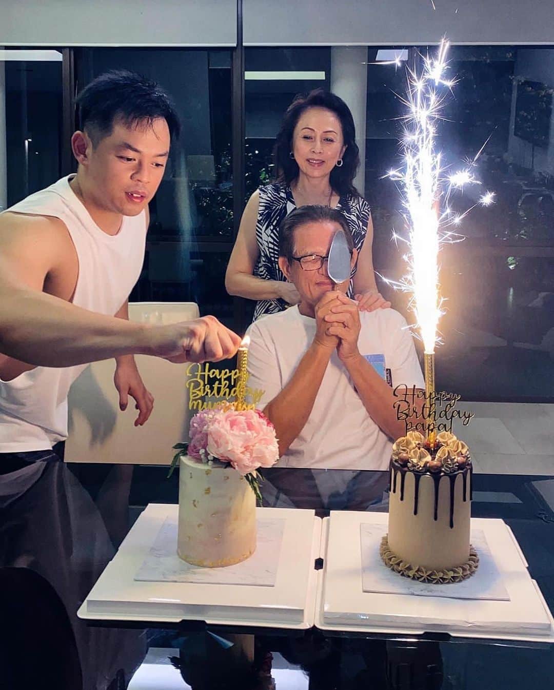 ヒューバートのインスタグラム：「Me frazzled after cooking dinner and then being told to light the sparklers.  HAPPY BIRTHDAY TO THE BOTH OF YOU!@&$」