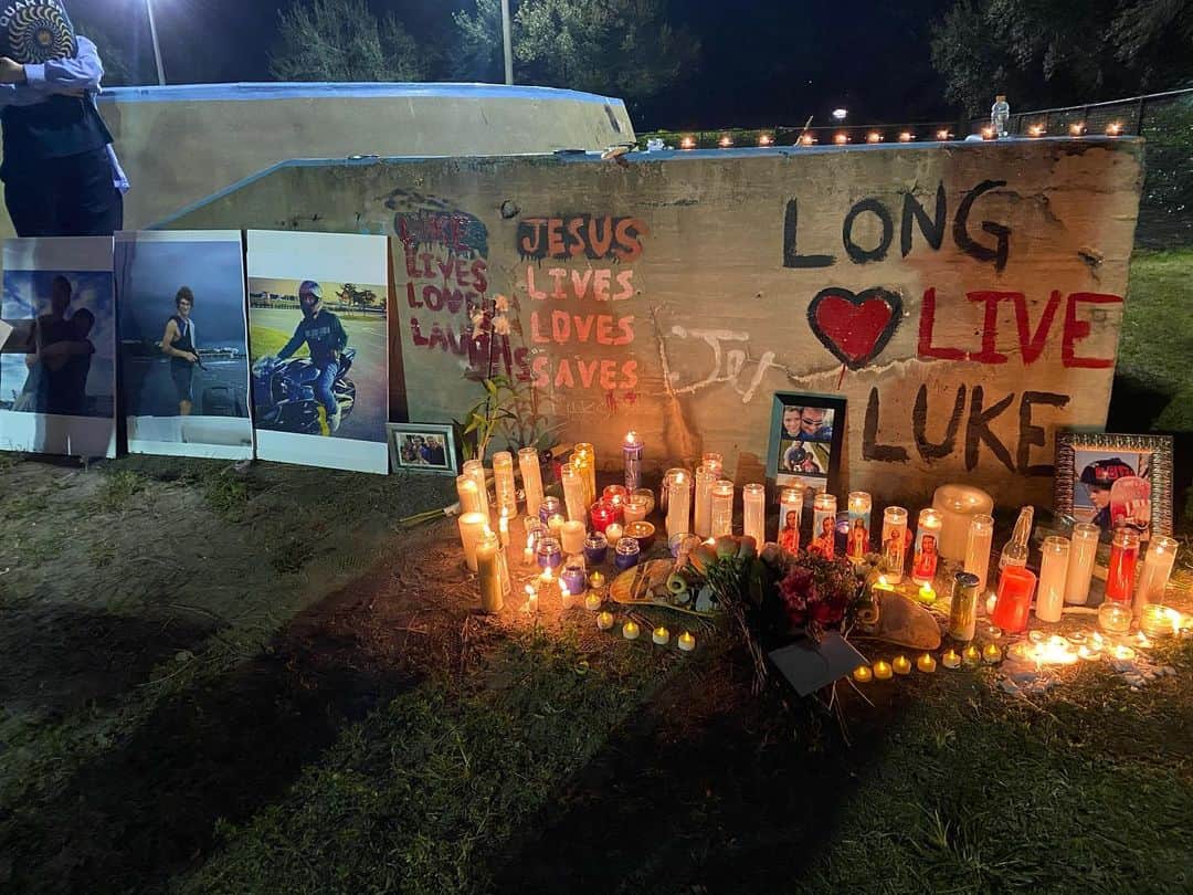 ジェイク・イラーディのインスタグラム：「This doesn’t feel real... I saw you last week and told you I’d see you when I get back. @lukegenser  You were one of the sweetest most caring kids I’ve ever met and you didn’t deserve this. I know you’re in a better place now with your pops. 👼🏼 Love your friends and family and don’t take them for granted Thank you everyone who came out and showed your love for Luke tonight. #LongLiveLuke 🙏🏻❤️」