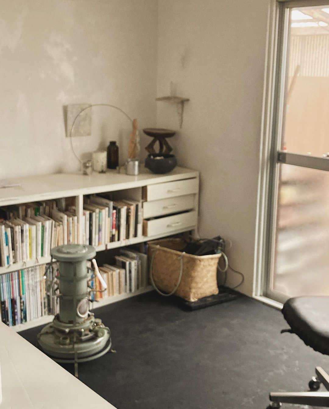 惟本康明 / yasuaki yoshimotoのインスタグラム：「だれのものでもないのにね #interior #インテリア」