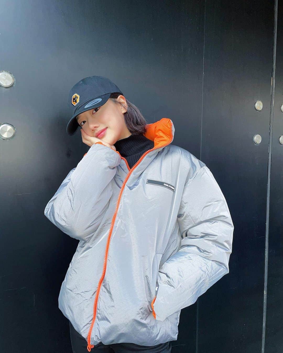 ナウンのインスタグラム：「😷😢  #광고 #골스튜디오 #goalstudio」