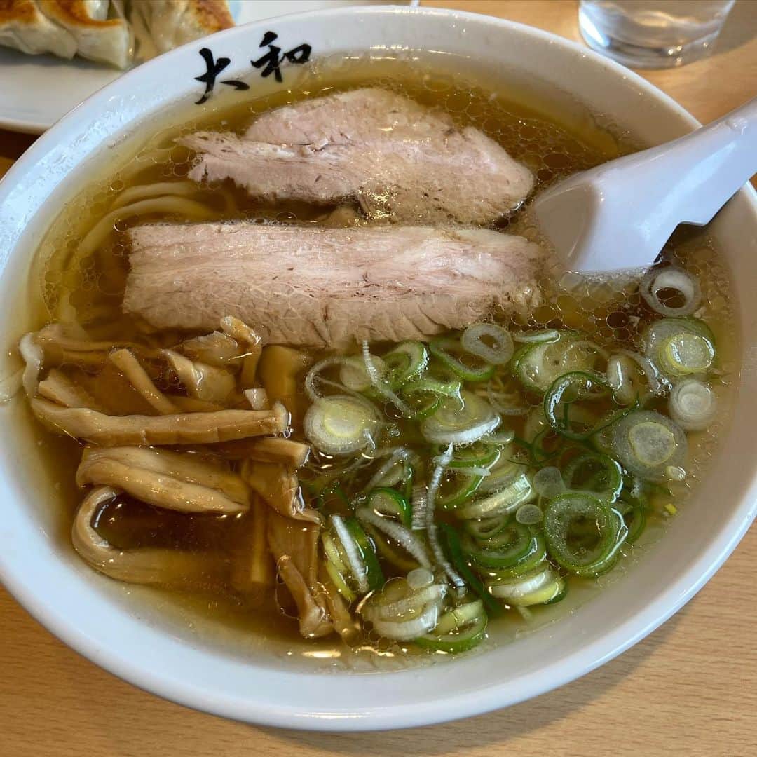 本城聡章のインスタグラム：「寒いから…少し前にぶらりと行ったあったか🍜画像をどうぞ😉  #青竹手打ちラーメン大和 #佐野ラーメン大和 #佐野ラーメン」