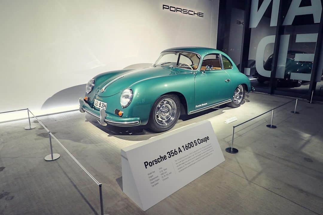 Porsche Japanさんのインスタグラム写真 - (Porsche JapanInstagram)「開催中の「 Porsche Taycan Popup Harajuku」にて12月14(月)より”ポルシェ 356 A“の展示を開始。 ドイツのポルシェミュージアムから来日した1956年式の貴重な車両を間近で見られるのは12月17日(木)まで。  詳しくはプロフィールから特設サイトをチェック。  #ポルシェ #Porsche #タイカン #Taycan #サステナブルスポーツカー #タイカン原宿 #356A #クラシックポルシェ」12月14日 11時32分 - porsche_japan