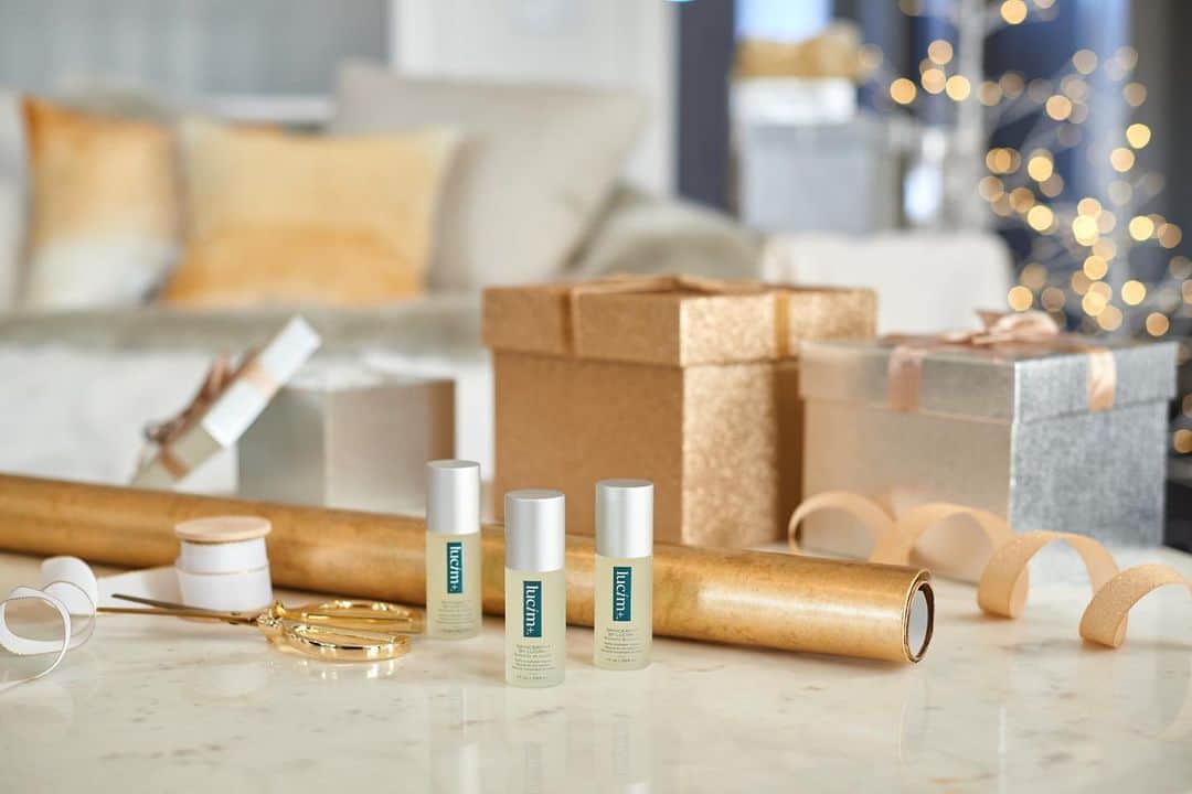 のインスタグラム：「Present-ing flawless skin 👍🏻👍🏼👍🏽👍🏾👍🏿  🛒 Buy Now » ShopARIIX.com ✨ Details » https://bit.ly/LucimFacts ⠀⠀⠀⠀⠀⠀⠀⠀⠀ #resultsovertrends #flawlessskinFTW #ariix360 #ariix365 #lucim #dermatologisttested #crueltyfree #leapingbunny #vegan #nontoxic #glutenfree #nongmo #ewgverified #botanicals #ariix #ariixproducts #skincare #skincerity #skinceritybylucim #lucimplus #lucimskincerity #skin #skincareroutine #skincareproducts #skincaretips #lucimskincare #skincaregifts #giftideas #giftsforher」