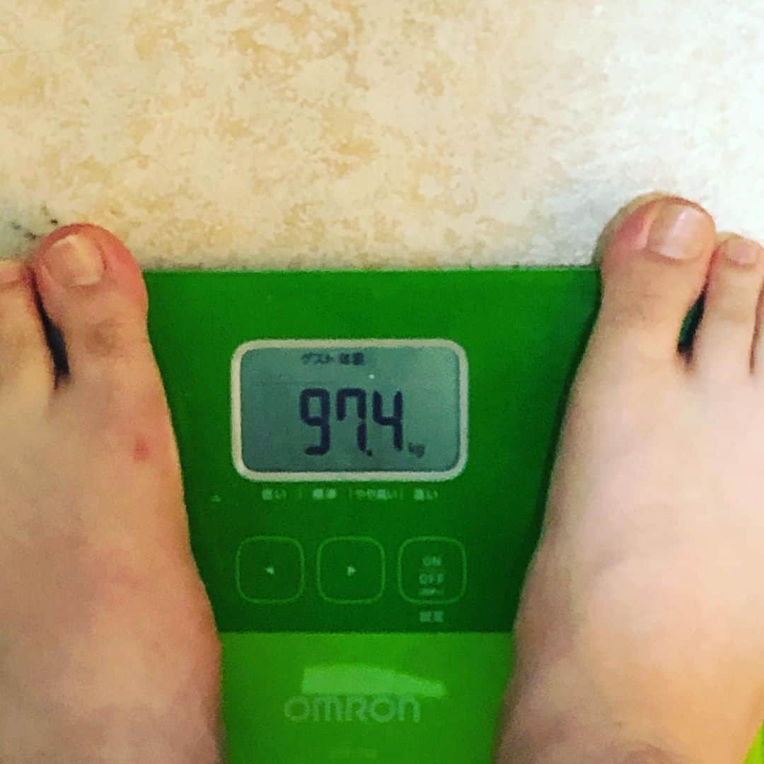 兎さんのインスタグラム写真 - (兎Instagram)「さすがにやってまってます。過去1の体重です、、このままだとほんとに信濃川になっちゃいます。痩せます！毎日体重のせていきマチュピチュ🤡🤡」12月14日 12時00分 - lcd_usagi