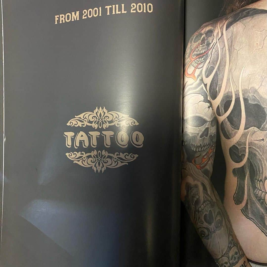 中野義仁さんのインスタグラム写真 - (中野義仁Instagram)「the Filip Leu ‼️ tattoo art photo book 💪 604 pages.very nice book ‼️  #H2ocean #H2oceanproteam #officialh2ocean #instagram #traditional   #japan  #artist #artistmafia #friend #tattoos #tattooing #tattoomag  #inK #inkdmag #tattoomagazine #tattoos_of_instagram   #tattoolifemagazine #tattooenelgy #tattooinstagram #tattoomania #artistmafia #tattoocultur #tattoocomunity #tattooculturmagazine #tattooare  @jessyentattoo @dennis_camsupply @yokohama_tattoo_museum @souryou @kiwamijewelry @horiyoshi3shop @taiwantattooconvention @horiyoshi4_kaku」12月14日 12時00分 - horiyoshi_3