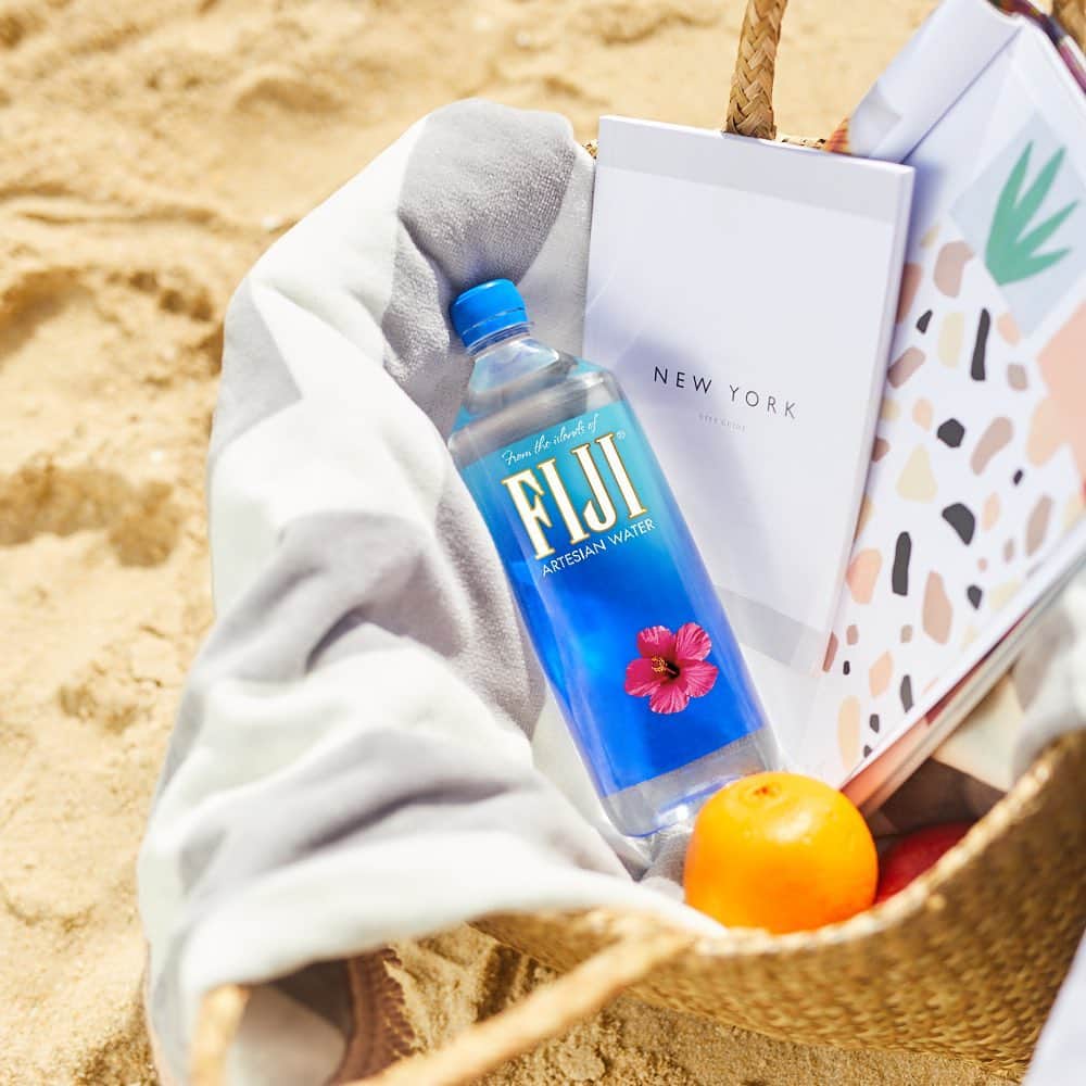 FIJIWaterJapanのインスタグラム：「体調に気をつけないといけない時期🍊  #フィジーウォーター #fijiwater #秋  #ビタミン  #水分補給  #ミネラルウォーター #lifewithfijiwater」