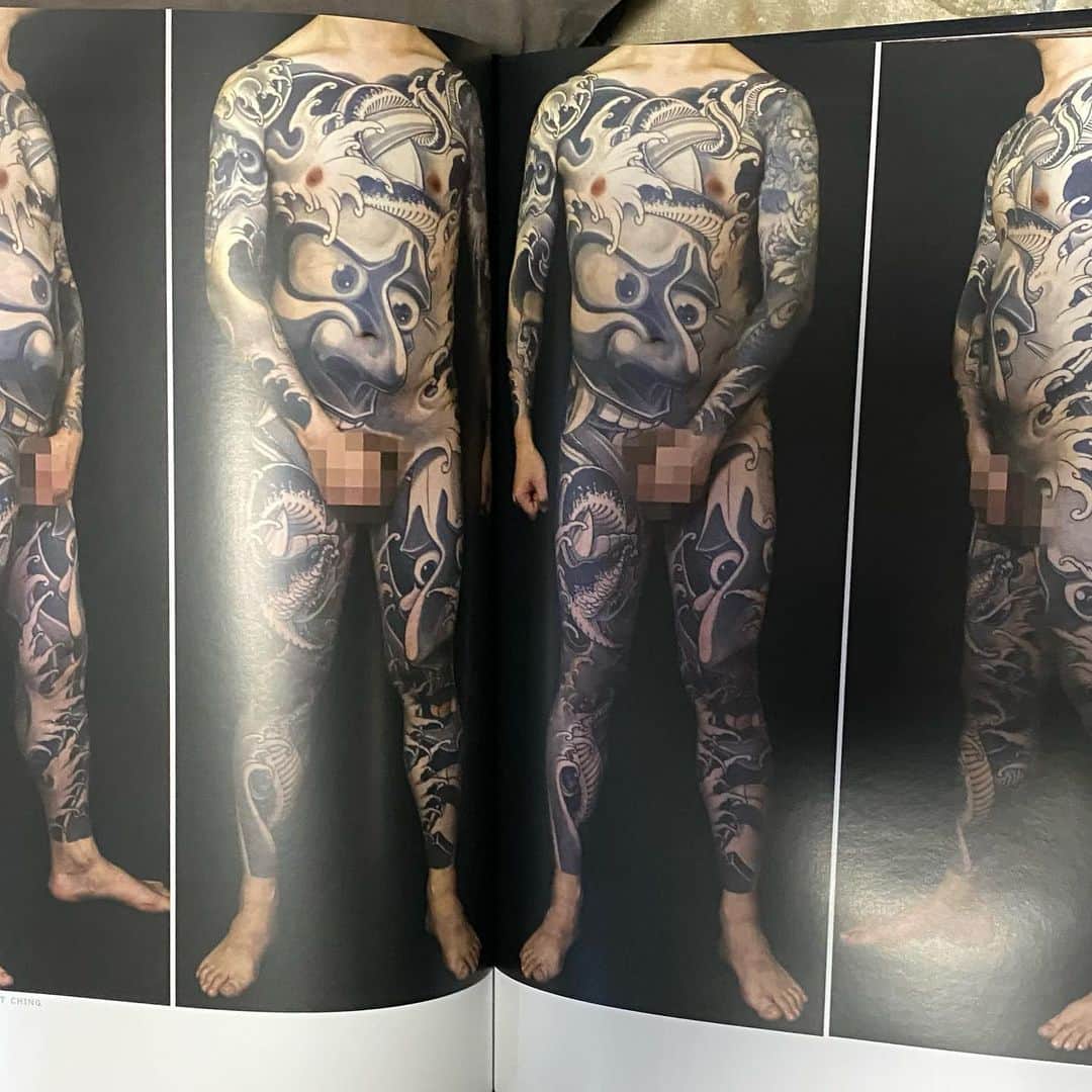 中野義仁さんのインスタグラム写真 - (中野義仁Instagram)「the F iLip Leu tattoo art photo books‼️ part 1, 　　 #H2ocean #H2oceanproteam #officialh2ocean #instagram #traditional   #japan  #artist #artistmafia #friend #tattoos #tattooing #tattoomag  #inK #inkdmag #tattoomagazine #tattoos_of_instagram   #tattoolifemagazine #tattooenelgy #tattooinstagram #tattoomania #artistmafia #tattoocultur #tattoocomunity #tattooculturmagazine #tattooare  @jessyentattoo @dennis_camsupply @yokohama_tattoo_museum @souryou @kiwamijewelry @horiyoshi3shop @taiwantattooconvention @horiyoshi4_kaku」12月14日 12時07分 - horiyoshi_3