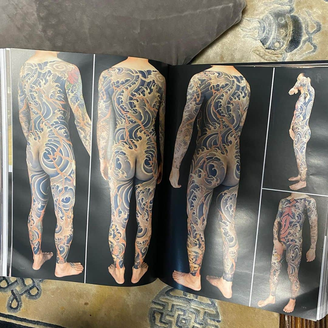 中野義仁さんのインスタグラム写真 - (中野義仁Instagram)「the F iLip Leu tattoo art photo books‼️ part 1, 　　 #H2ocean #H2oceanproteam #officialh2ocean #instagram #traditional   #japan  #artist #artistmafia #friend #tattoos #tattooing #tattoomag  #inK #inkdmag #tattoomagazine #tattoos_of_instagram   #tattoolifemagazine #tattooenelgy #tattooinstagram #tattoomania #artistmafia #tattoocultur #tattoocomunity #tattooculturmagazine #tattooare  @jessyentattoo @dennis_camsupply @yokohama_tattoo_museum @souryou @kiwamijewelry @horiyoshi3shop @taiwantattooconvention @horiyoshi4_kaku」12月14日 12時07分 - horiyoshi_3