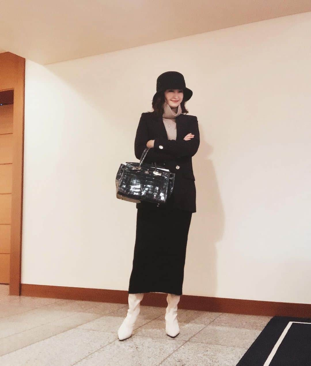 薗田杏奈さんのインスタグラム写真 - (薗田杏奈Instagram)「大きいバッグ久々👜お付き合いしている頃主人からサプライズでもらったクロコダイル☺️ このバッグを持つと当時の思い出が蘇る💓 #Anna_ootd #outfit#ootd#fashion#coordinate」12月14日 12時08分 - love.byanna