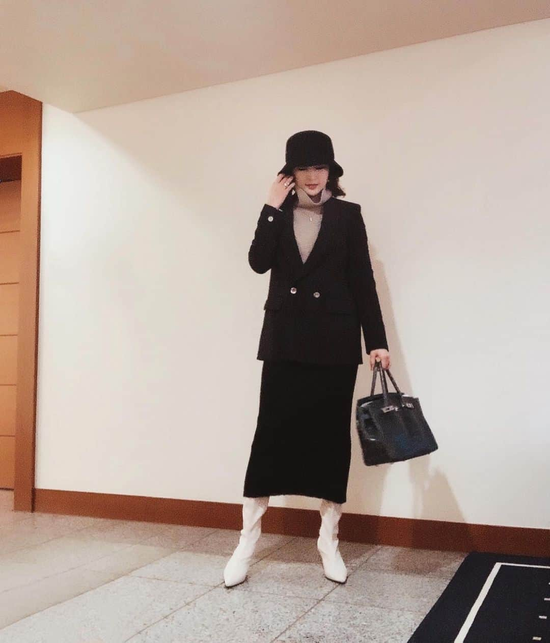 薗田杏奈さんのインスタグラム写真 - (薗田杏奈Instagram)「大きいバッグ久々👜お付き合いしている頃主人からサプライズでもらったクロコダイル☺️ このバッグを持つと当時の思い出が蘇る💓 #Anna_ootd #outfit#ootd#fashion#coordinate」12月14日 12時08分 - love.byanna