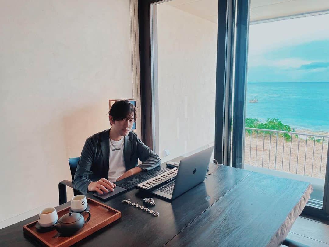 TeddyLoidさんのインスタグラム写真 - (TeddyLoidInstagram)「Resort Studio🏝 #dtm #mobilestudio #ableton #musicproducer #studiolife」12月14日 12時09分 - teddyloidspace