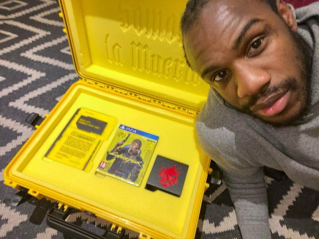 マイケル・アントニオさんのインスタグラム写真 - (マイケル・アントニオInstagram)「Guess who has the new @cyberpunkgame 🙋🏾‍♂️ Packaging is a JOKE by the way 🙌🏾 #Ad #Cyberpunk2077」12月14日 23時01分 - michailantonio