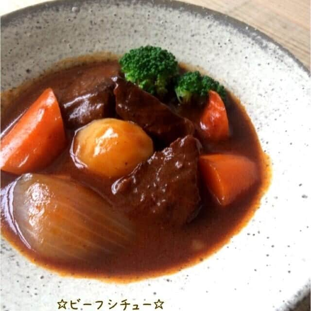 クックパッドニュースさんのインスタグラム写真 - (クックパッドニュースInstagram)「＼ステーキ肉で簡単！#ビーフシチュー  ／ . 寒い季節の煮込み料理は格別ですね♪  こちらは、 ☆栄養士のれしぴ☆さんがクックパッドに投稿してくださった. 『☆ステーキで簡単！ビーフシチュー☆』（レシピID：1387238）です。  詳しいレシピはクックパッドの検索窓に. 上記レシピIDの数字を入れて検索してみるか、 下記のURLをWebに入れてご覧くださいね。. https://cookpad.com/recipe/1387238 . #おうちごはん #おうちごはんlover　#おうちで楽しもう #クックパッド #cookpad #クックパッドアンバサダー #クックパッドアンバサダー2020 #cookpadambassador　#cookpad_news」12月14日 21時34分 - cookpad_news