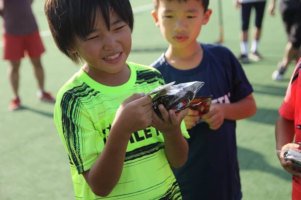 一柳夢吾さんのインスタグラム写真 - (一柳夢吾Instagram)「「PR0JECT ONE PJ1 Football in Taichung」﻿ ﻿ たくさんの子供達に加え、幅広い年齢、職業、国籍の方々と楽しく蹴ることができました。﻿ ﻿ ベガルタ仙台やヴェルディのサポーターで日本でスタジアムに応援に来てくれていた方とも台中で再開し一緒にプレーできることもサッカーの魅力で素晴らしさだと思います。﻿ ﻿ より皆が楽しめるイベントになるようにまたアイデアを集めてやっていきます。﻿ ﻿ 真的謝謝大家🙏﻿ ﻿ ﻿ #pr0jectone#pj1#taiwanfootball#taiwansoccer#athetataiwan#lines#heviduti#taichung#taiwanlife#台湾#台中#台湾サッカー#台湾足球#阿仕利塔台灣」12月14日 21時34分 - yugo_ichiyanagi